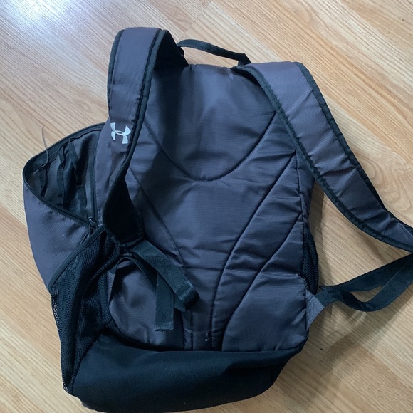 Black Under Armor backpack - Picture 2 of 3
